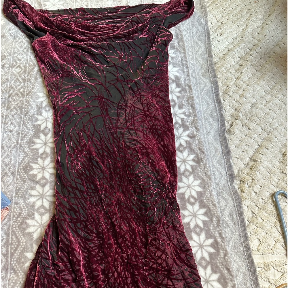 Beautiful, long gown or special occasion. Extremely comfortable soft washable.